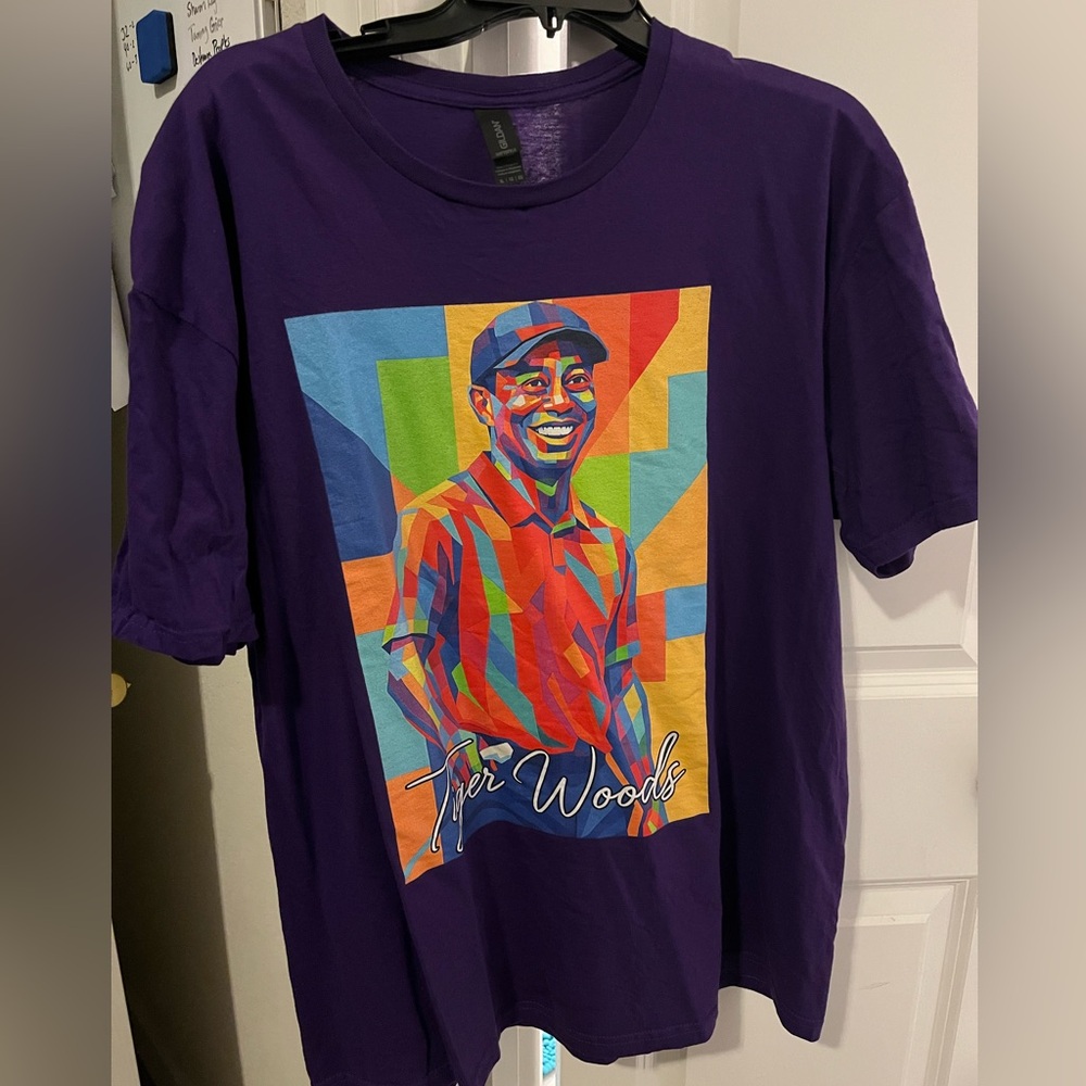 XL Tiger Woods Gildan Purple Tee with Colorful Graphic